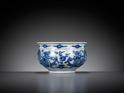 Lot 388 - A BLUE AND WHITE ‘DRAGON’ BOMBÉ CENSER, TRANSITIONAL TO EARLY KANGXI PERIOD