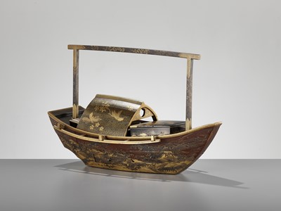 Lot 14 - A RARE LACQUER SMOKING SET (TABAKO BON) IN THE FORM OF A BOAT