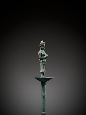 Lot 279 - A KHMER BRONZE FITTING WITH A FIGURE OF A FEMALE DEITY, ANGKOR PERIOD