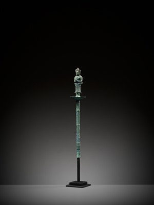 Lot 279 - A KHMER BRONZE FITTING WITH A FIGURE OF A FEMALE DEITY, ANGKOR PERIOD