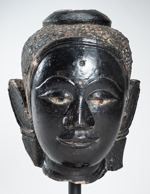 A LARGE LACQUERED SANDSTONE HEAD OF BUDDHA, 16th – 17th CENTURY