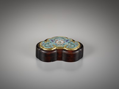 Lot 264 - A CLOISONNÉ AND ZITAN ‘RUYI’ BOX AND COVER, 18TH CENTURY