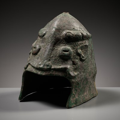 Lot 722 - A CEREMONIAL HELMET, ZHOU, STYLE OF THE LATE SHANG DYNASTY