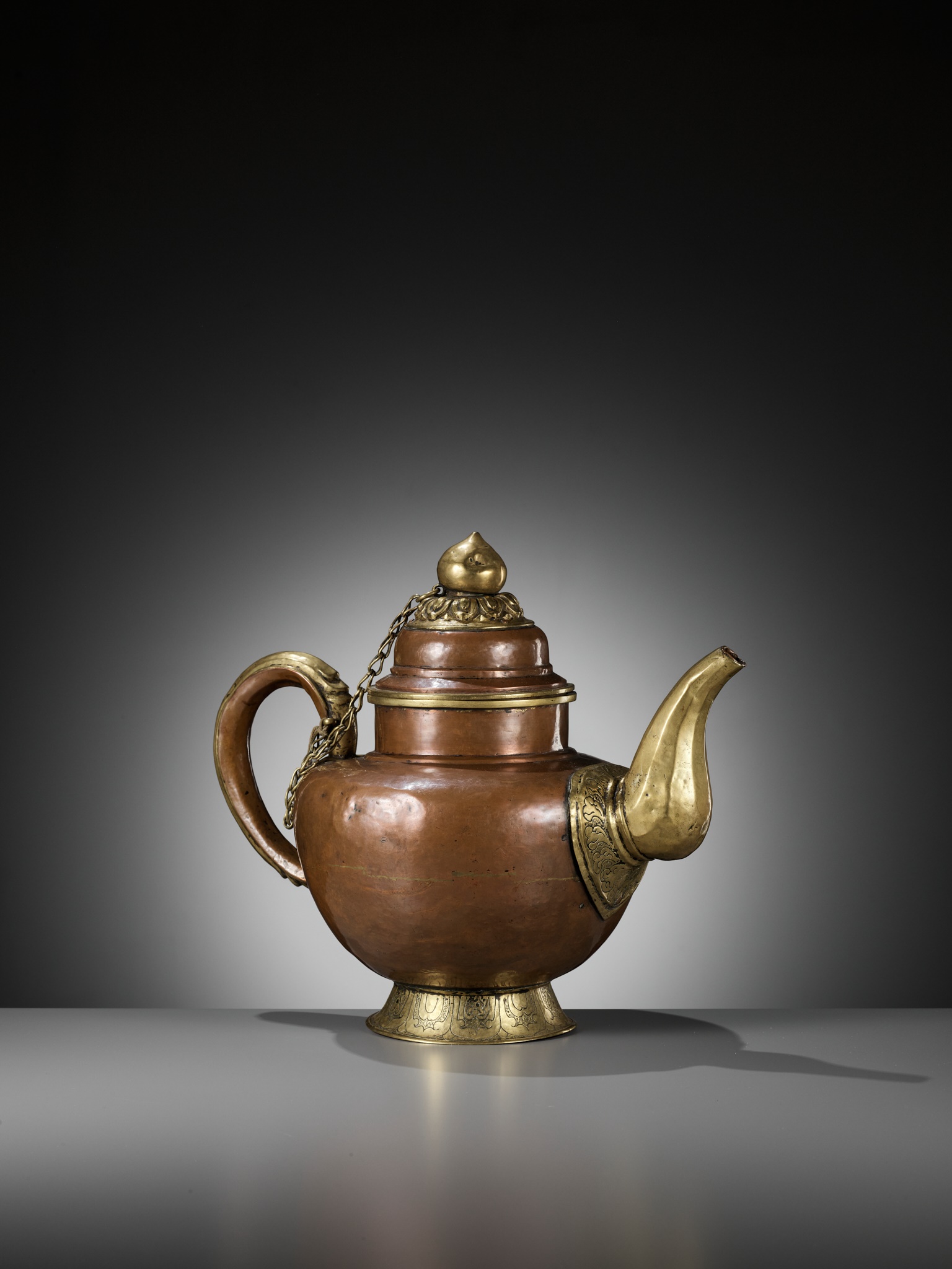 A LARGE BRASS TEAPOT WITH COPPER DETAILS. Tibet, early 20th c. Height 29.5  cm. Very slightly dented.