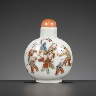 Lot 146 - AN IMPERIAL FAMILLE ROSE ‘BOYS AT PLAY’ PORCELAIN SNUFF BOTTLE, DAOGUANG MARK AND PERIOD