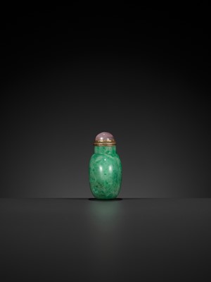 Lot 577 - AN APPLE-GREEN JADEITE SNUFF BOTTLE, 1718-1860