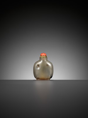 Lot 578 - A SHADOW AGATE ‘BIRD’ SNUFF BOTTLE, 1750-1850