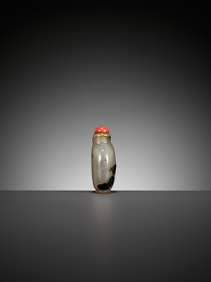 Lot 578 - A SHADOW AGATE ‘BIRD’ SNUFF BOTTLE, 1750-1850