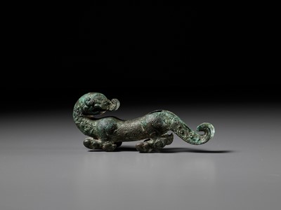 Lot 95 - A SUPERB BRONZE FIGURE OF A DRAGON, EASTERN ZHOU DYNASTY, CHINA, 770-256 BC