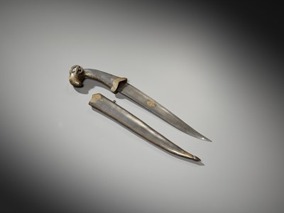 Lot 695 - A MUGHAL GOLD KOFTGARI CEREMONIAL DAGGER, KHANJAR, NORTH INDIA, 19TH CENTURY