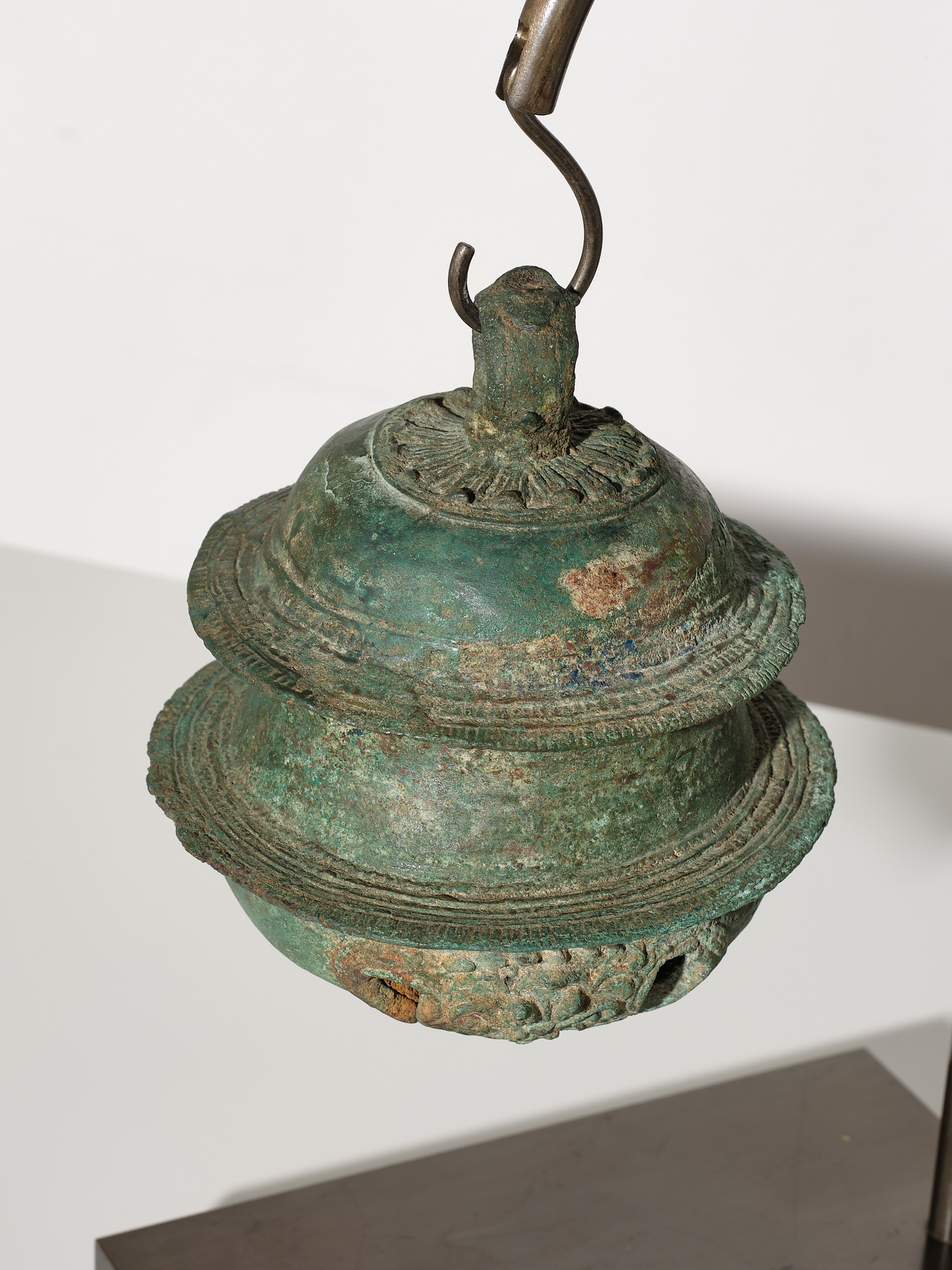 Lot 631 - A BRONZE ELEPHANT BELL, KHMER EMPIRE, ANGKOR