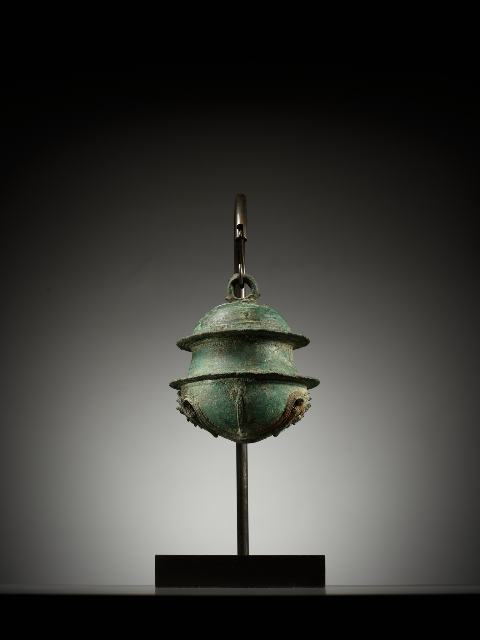 Lot 631 - A BRONZE ELEPHANT BELL, KHMER EMPIRE, ANGKOR