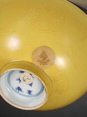 Lot 78 - AN EXCEEDINGLY RARE PAIR OF INCISED YELLOW-GLAZED ‘FLORAL MEDALLION’ BOWLS, KANGXI MARKS AND PERIOD