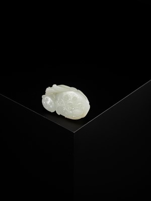 Lot 40 - A WHITE JADE ‘LOTUS AND BEETLE’ PENDANT, 18TH CENTURY