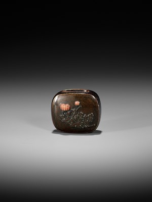 A RARE AND UNUSUAL LACQUER NETSUKE WITH FLORAL DESIGN