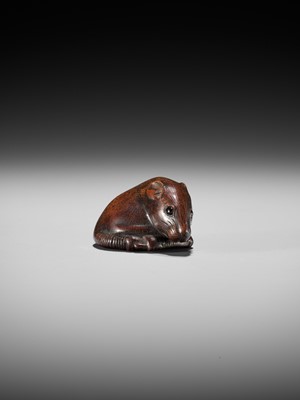 Lot 331 - TOMOKAZU: A FINE WOOD NETSUKE OF A RAT