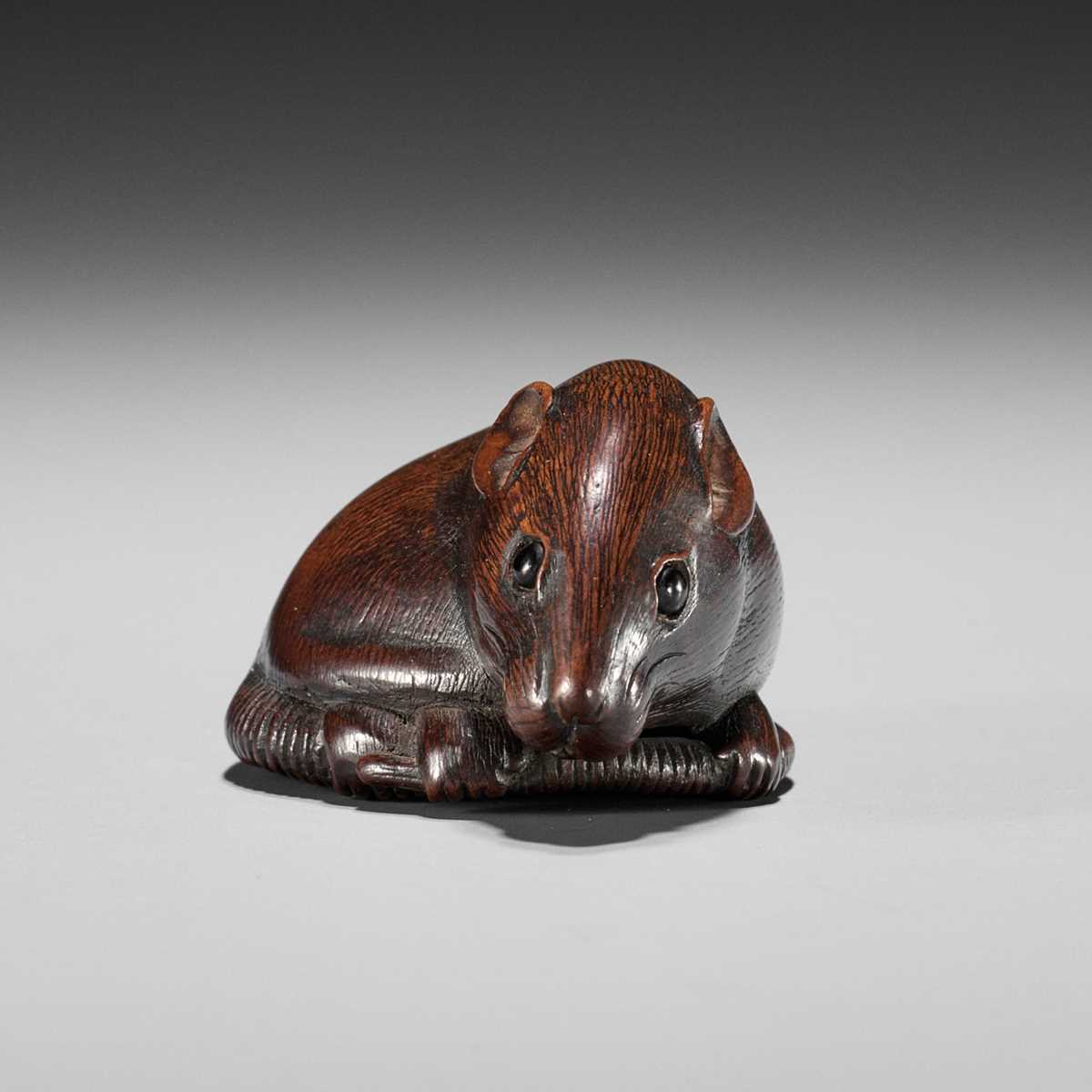 Lot 331 - TOMOKAZU: A FINE WOOD NETSUKE OF A RAT