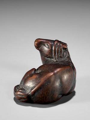 Lot 324 - MASAMARU: A FINE WOOD NETSUKE OF A RECUMBENT HORSE