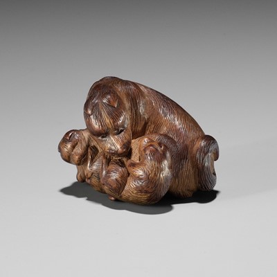 Lot 676 - SHIGEHIRO: A CHARMING WOOD NETSUKE OF A DOG AND TWO PUPS