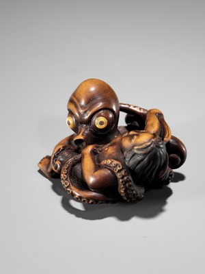 Lot 96 - A SUPERB WOOD NETSUKE OF AN AMA STRUGGLING WITH AN OCTOPUS, ATTRIBUTED TO IKKYU