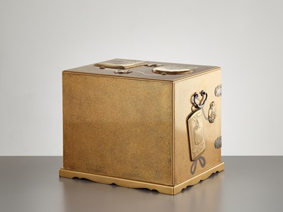 Lot 5 - A SUPERB GOLD LACQUER INRO-DANSU (STORAGE CABINET FOR INROS)