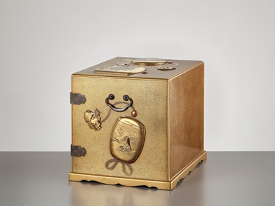 Lot 5 - A SUPERB GOLD LACQUER INRO-DANSU (STORAGE CABINET FOR INROS)