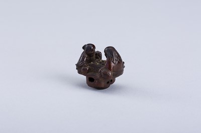 Lot 380 - INTERIOR OF A WOOD KARAKURI NETSUKE WITH TWO IMMORTALS PLAYING SUGOROKU, EDO PERIOD