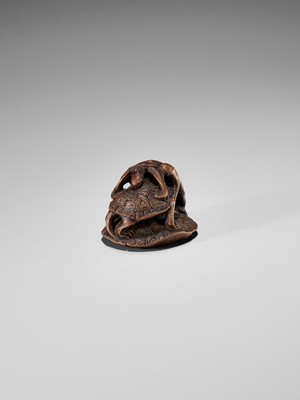 Lot 342 - SEIGYOKU: A WOOD NETSUKE OF THREE TURTLES IN A PYRAMID