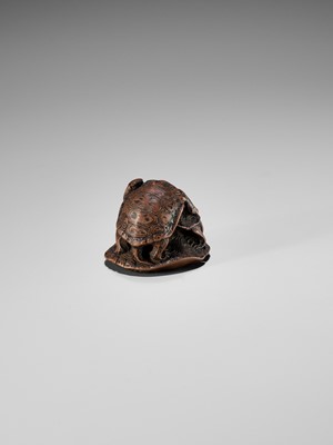 Lot 342 - SEIGYOKU: A WOOD NETSUKE OF THREE TURTLES IN A PYRAMID