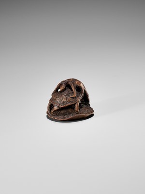Lot 342 - SEIGYOKU: A WOOD NETSUKE OF THREE TURTLES IN A PYRAMID
