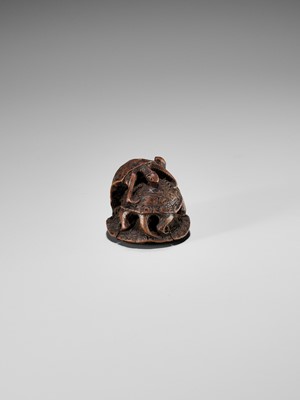 Lot 342 - SEIGYOKU: A WOOD NETSUKE OF THREE TURTLES IN A PYRAMID