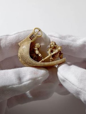 Lot 382 - GYOKUZAN: AN IVORY NETSUKE OF TWO SAMURAI FIGHTING IN A HUGE ABUMI (STIRRUP)