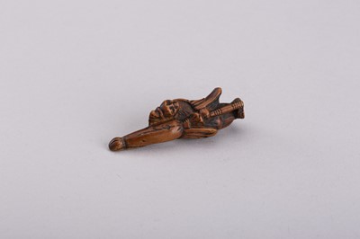 Lot 369 - A WOOD NETSUKE OF A SLEEPING TEMPLE SERVANT, EDO PERIOD