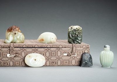 Lot 834 - A FINE GROUP OF SIX JADE ITEMS