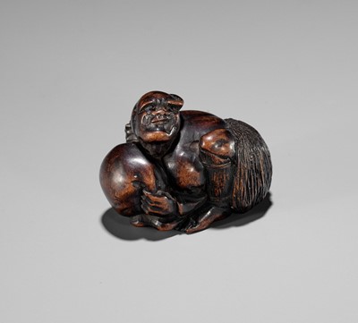 Lot 871 - AN EDO SCHOOL WOOD NETSUKE OF ARIOMARU STRUGGLING WITH AN OCTOPUS