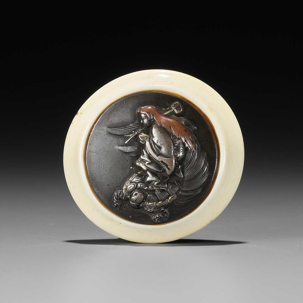 Lot 399 - A KAGAMIBUTA NETSUKE OF A SHOJO ON MINOGAME