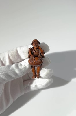 Lot 216 - OUCHI GYOKUSO: A VERY FINE SO SCHOOL WOOD NETSUKE OF A TEMPLE SERVANT WITH MOKUGYO