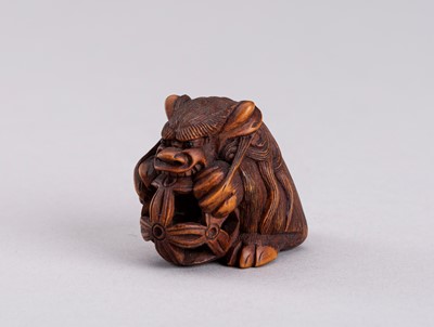 Lot 881 - GIZAN: A BOXWOOD NETSUKE OF A SHISHI, 19th CENTURY