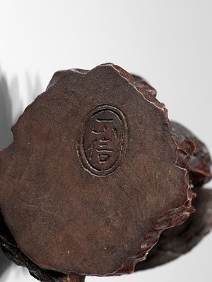 Lot 895 - MITSUNOBU: A WOOD NETSUKE OF AN EAGLE ON A ROCK, EDO PERIOD