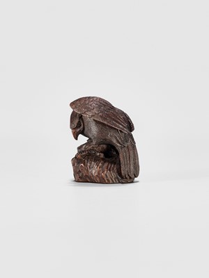 Lot 895 - MITSUNOBU: A WOOD NETSUKE OF AN EAGLE ON A ROCK, EDO PERIOD