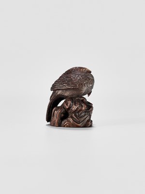 Lot 895 - MITSUNOBU: A WOOD NETSUKE OF AN EAGLE ON A ROCK, EDO PERIOD