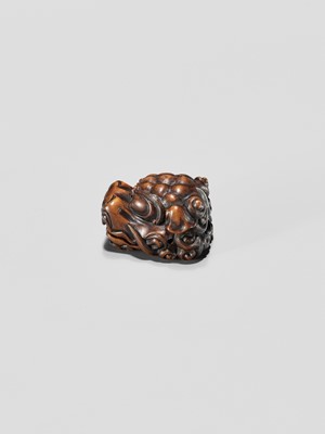 Lot 433 - A WOOD NETSUKE OF A SHISHI MASK WITH MOVABLE JAW