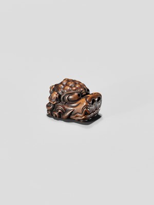 Lot 433 - A WOOD NETSUKE OF A SHISHI MASK WITH MOVABLE JAW