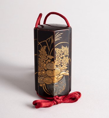 Lot 486 - A RARE HEXAGONAL LACQUER FOUR-CASE INRO, EDO