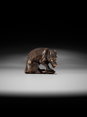 Lot 52 - A SUPERB TOYOMASA SCHOOL WOOD NETSUKE OF AN EMACIATED WOLF WITH TORTOISE