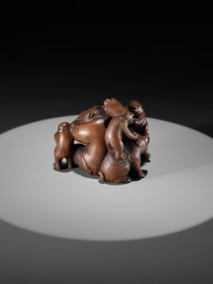 Lot 261 - UNHODO MASAYOSHI: A SUPERB WOOD OKIMONO OF A GROUP OF MONKEYS AND DOG