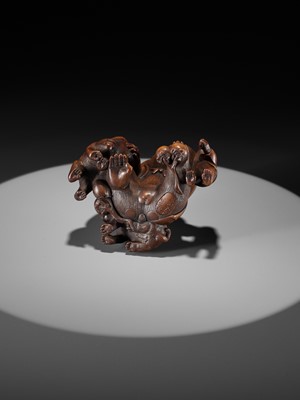 Lot 261 - UNHODO MASAYOSHI: A SUPERB WOOD OKIMONO OF A GROUP OF MONKEYS AND DOG
