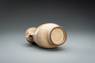 Lot 339 - A SONG STYLE CRACKLE GLAZE PORCELAIN VASE, HU, c. 1920s