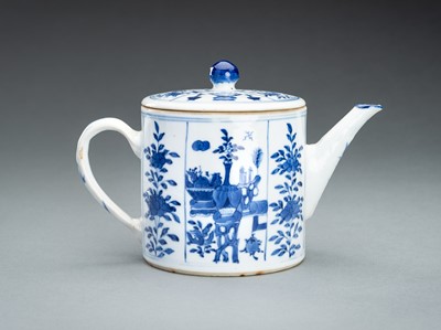 Lot 328 - A BLUE AND WHITE PORCELAIN TEAPOT, QIANLONG MARK AND POSSIBLY OF THE PERIOD