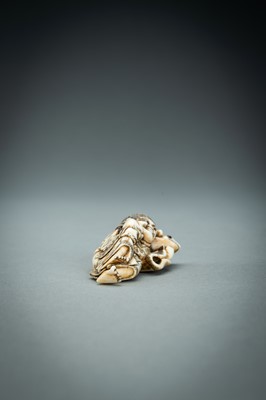 Lot 414 - YOSHINAGA: AN IVORY NETSUKE OF GAMA SENNIN, EDO PERIOD